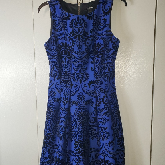 Roz & Ali Dresses & Skirts - Roz & Ali Royal BLUE & Black Velvet W/ Pockets